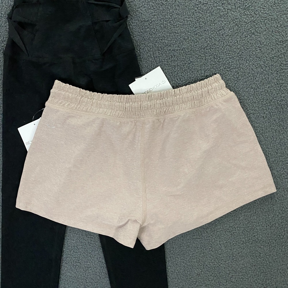 Beyond Yoga Set of 2 size XS Twist Through Leggings Worked Up Shorts NWT - Picture 7 of 16